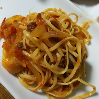 トマト缶と玉ねぎ&合挽きミンチのパスタ